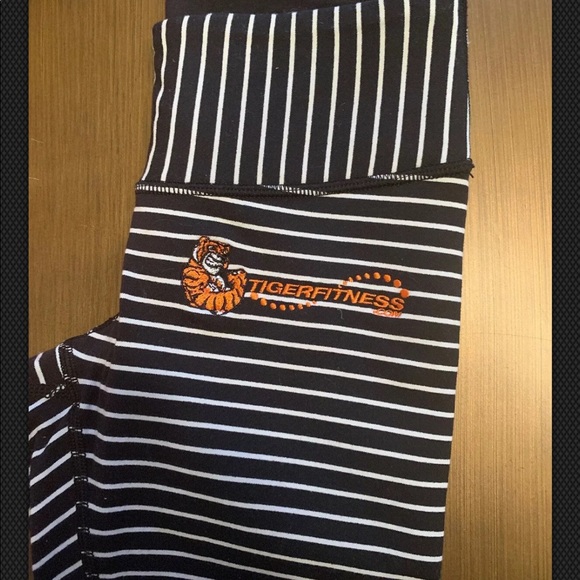 Lululemon RARE parallel stripe Wunder Under crop - Picture 3 of 6